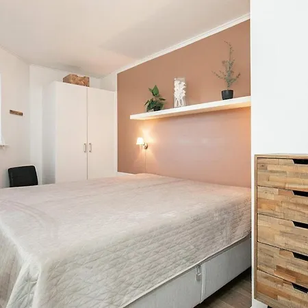 6 Person Holiday In Holiday home